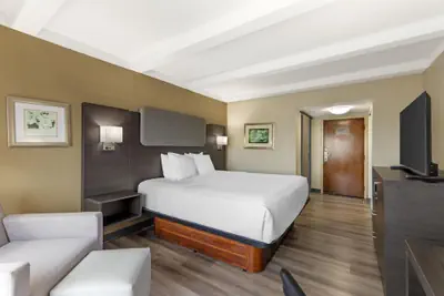 Photo 2 - Best Western Plus Madison-Huntsville Hotel