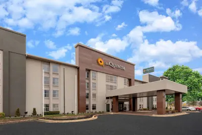 Photo 2 - La Quinta Inn & Suites by Wyndham Jonesboro