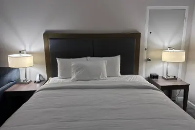 Photo 4 - Silver Beach Hotel