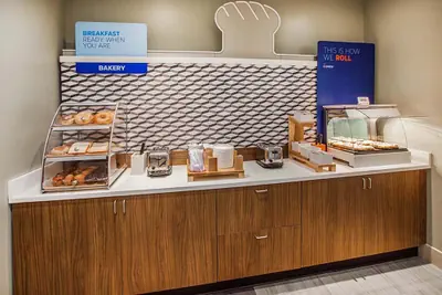 Photo 2 - Holiday Inn Express Mountain View - S Palo Alto by IHG