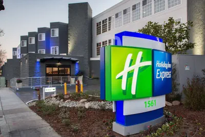 Photo 2 - Holiday Inn Express Mountain View - S Palo Alto by IHG
