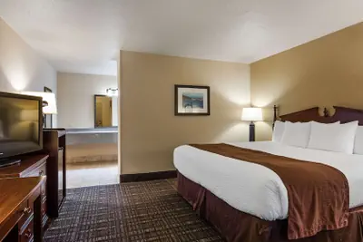 Photo 5 - Best Western Lakewood