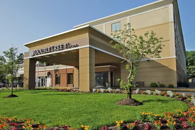 Photo 2 - DoubleTree by Hilton Mahwah