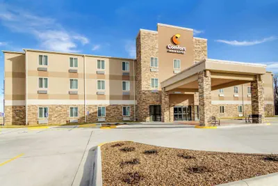 Photo 2 - Comfort Inn & Suites Salina North