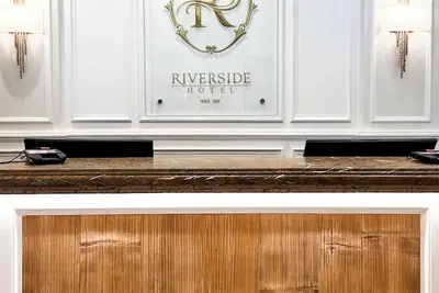 Photo 4 - Riverside Hotel