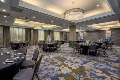 Photo 3 - DoubleTree by Hilton Raleigh Midtown, NC