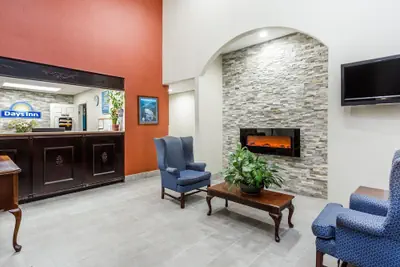 Photo 2 - Days Inn by Wyndham Hendersonville