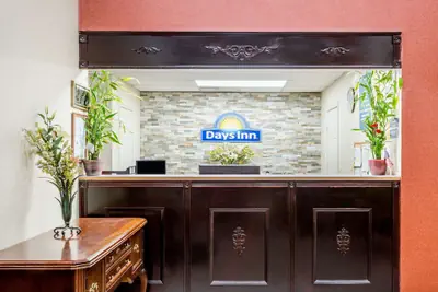 Photo 3 - Days Inn by Wyndham Hendersonville