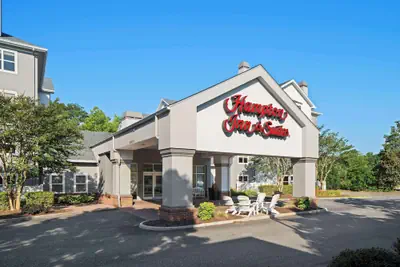 Photo 2 - Hampton Inn & Suites Newport News (Oyster Point)