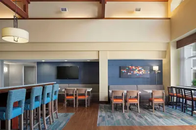 Photo 4 - Hampton Inn & Suites Newport News (Oyster Point)