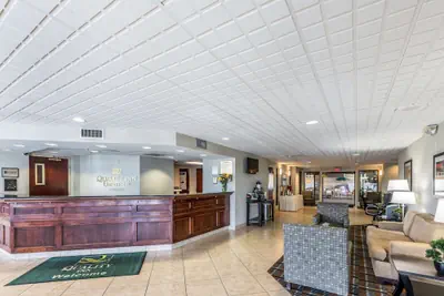 Photo 4 - Quality Inn University