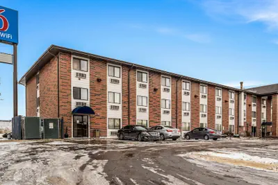Photo 2 - Motel 6 Elk Grove Village, IL