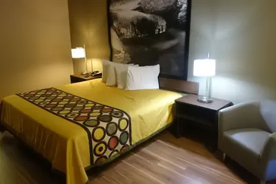 Photo 2 - ASHEVILLE AIRPORT INN