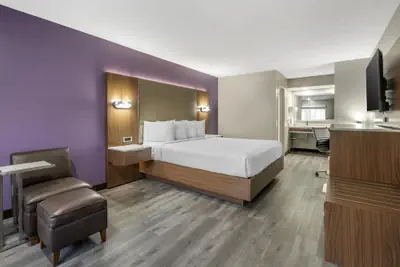 Photo 5 - Best Western Airport Plaza Hotel – LAX  Airport LA Stadium