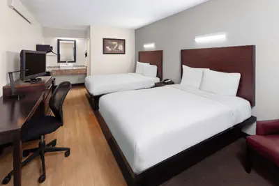 Photo 5 - Travelodge by Wyndham Peoria