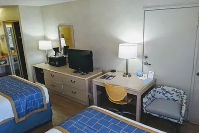 Photo 4 - Days Inn by Wyndham Bullhead City