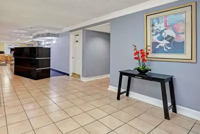 Photo 3 - Travelodge by Wyndham North Richland Hills/Dallas/Ft Worth