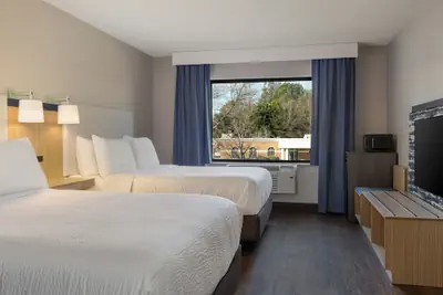 Photo 4 - Lake Norman Inn and Suites