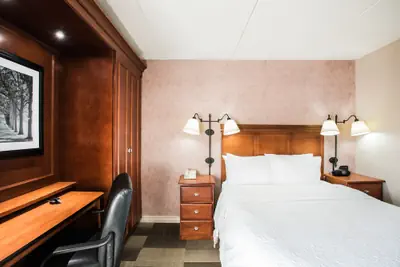 Photo 5 - Hampton Inn West Springfield