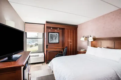 Photo 5 - Hampton Inn West Springfield
