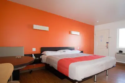 Photo 2 - Motel 6 Victorville - Desert Express