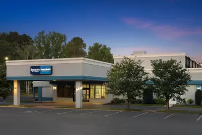 Photo 2 - Days Hotel by Wyndham Williamsburg I-64