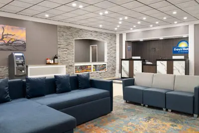 Photo 3 - Days Hotel by Wyndham Williamsburg I-64