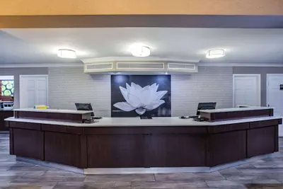 Photo 3 - La Quinta Inn by Wyndham Laredo I-35