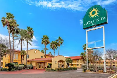 Photo 2 - La Quinta Inn by Wyndham Laredo I-35