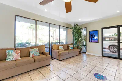 Photo 5 - Travelodge by Wyndham Palm Springs