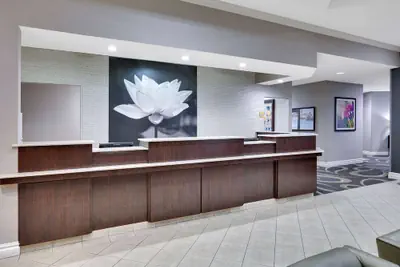 Photo 5 - La Quinta Inn & Suites by Wyndham Dallas North Central