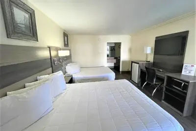 Photo 5 - Ramada by Wyndham Kingman