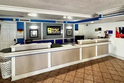 Photo 3 - Budget Host Inn- Medical Center