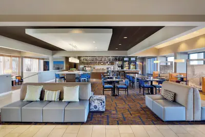 Photo 4 - Courtyard by Marriott Southfield