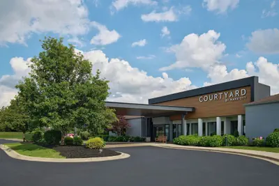 Photo 2 - Courtyard by Marriott Southfield