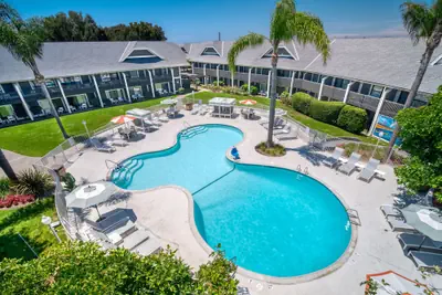 Photo 2 - Carlsbad By The Sea Hotel