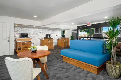 Photo 3 - Carlsbad By The Sea Hotel