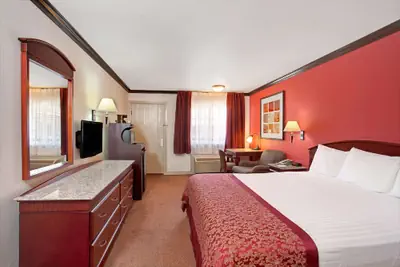 Photo 3 - Ramada by Wyndham Pasadena