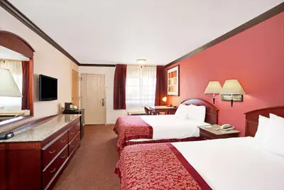 Photo 5 - Ramada by Wyndham Pasadena