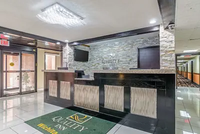 Photo 5 - Quality Inn South