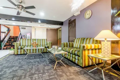 Photo 4 - Quality Inn South