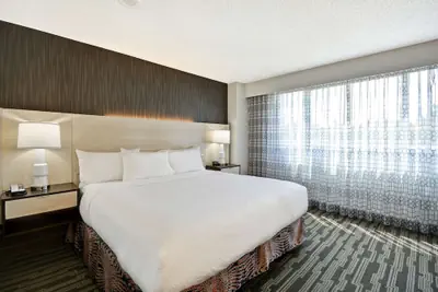 Photo 2 - Embassy Suites Hotel Charlotte