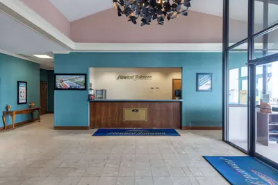 Photo 4 - Howard Johnson Hotel & Conference Center by Wyndham Salem