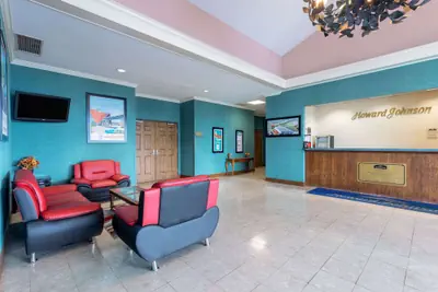 Photo 5 - Howard Johnson Hotel & Conference Center by Wyndham Salem