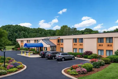 Photo 2 - All Seasons Inn & Suites Smithfield Providence