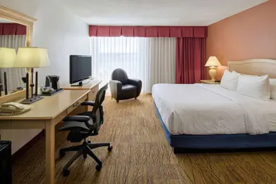 Photo 4 - Wyndham El Paso Airport Hotel & Waterpark