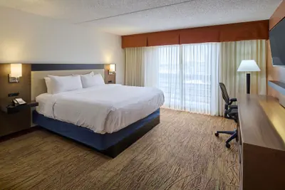 Photo 5 - Wyndham El Paso Airport Hotel & Waterpark