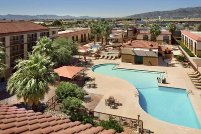 Photo 2 - Wyndham El Paso Airport Hotel & Waterpark