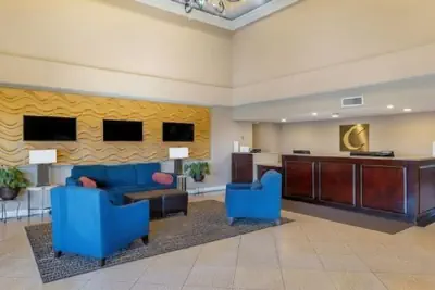 Photo 3 - Comfort Inn & Suites Huntington Beach