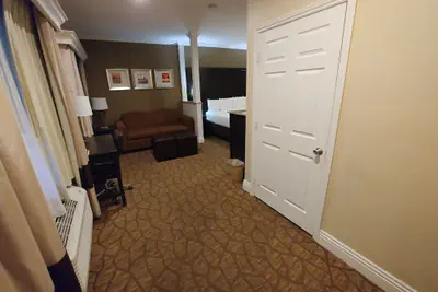 Photo 5 - Comfort Inn & Suites Huntington Beach